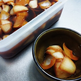 梅風味！玉ねぎの醤油漬け(ヤンパチャンアチ)